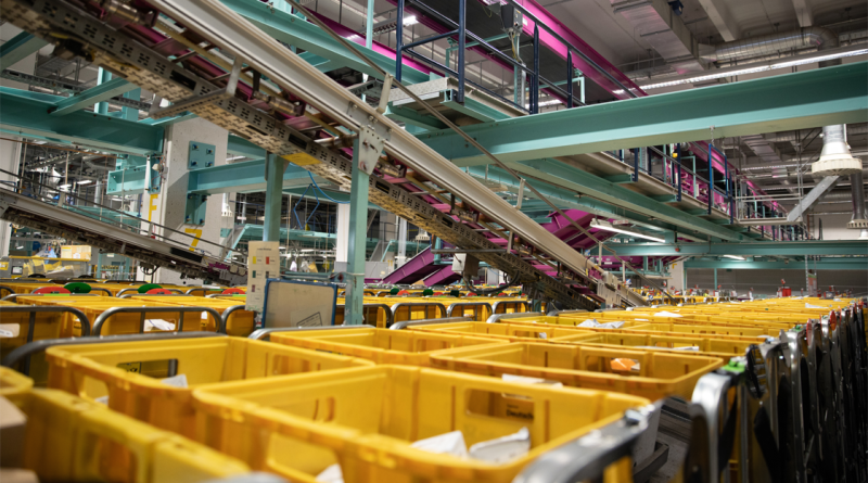 DHL Warehouse sorting with cross-border shipping